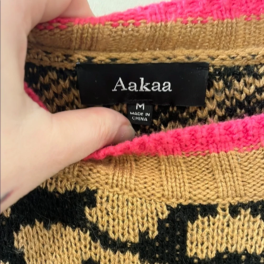 Aakaa: Women's Leopard Print Sweater - Black and Tan with Pink Accents - Picture 4 of 7